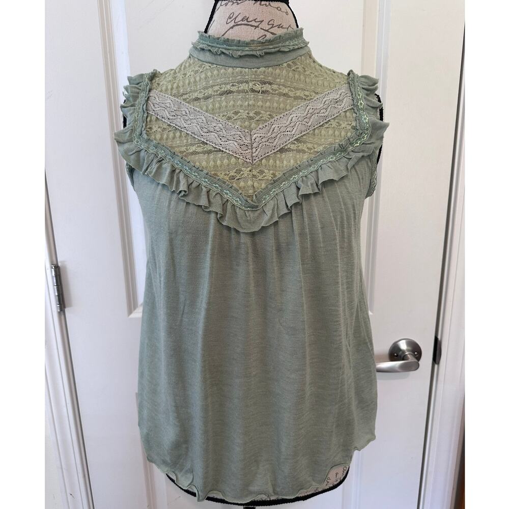 213 Women's sz L Green Lace High Neck Button back Vintage Inspired Anthropologie